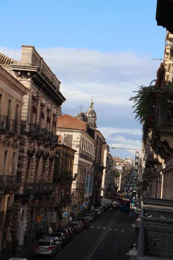 Domus Iole Appartamento Nel Centro Storico Catania Luaran gambar