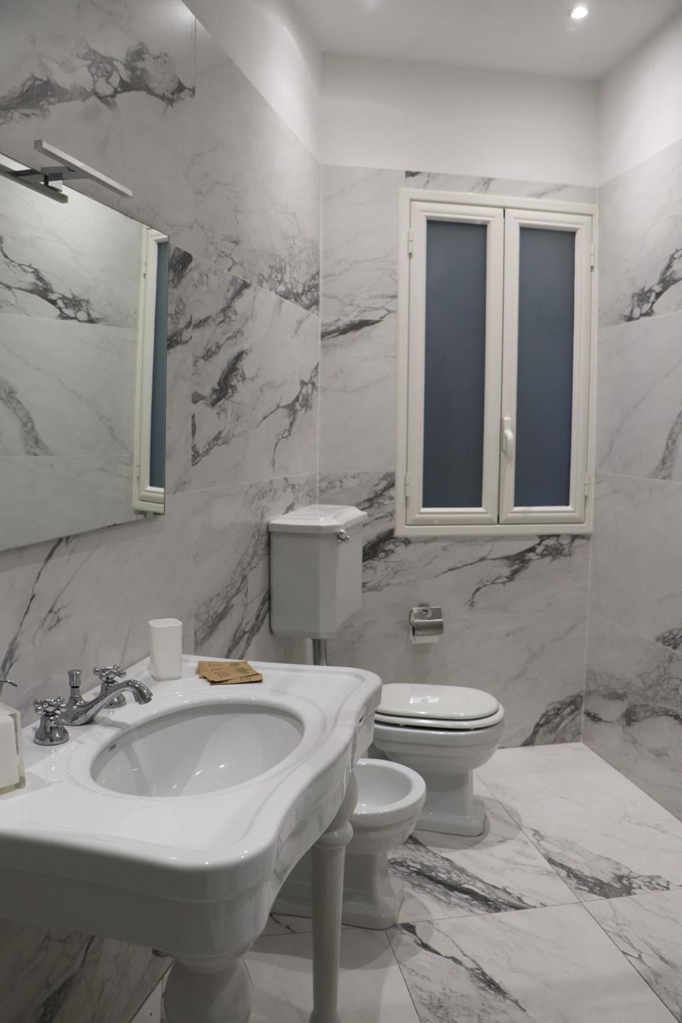 Domus Iole Appartamento Nel Centro Storico Catania Luaran gambar