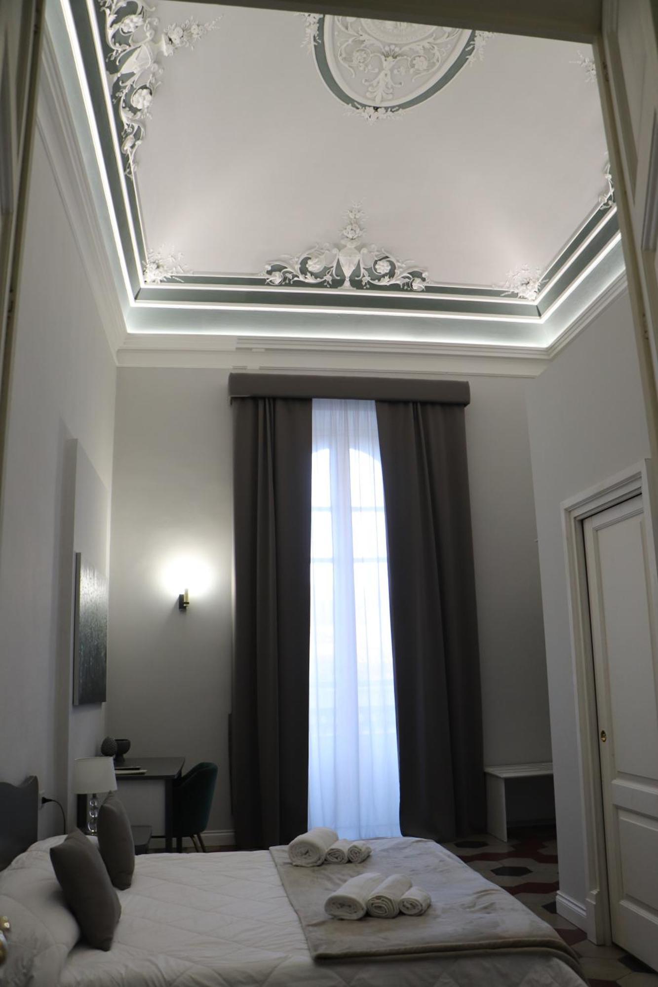 Domus Iole Appartamento Nel Centro Storico Catania Luaran gambar