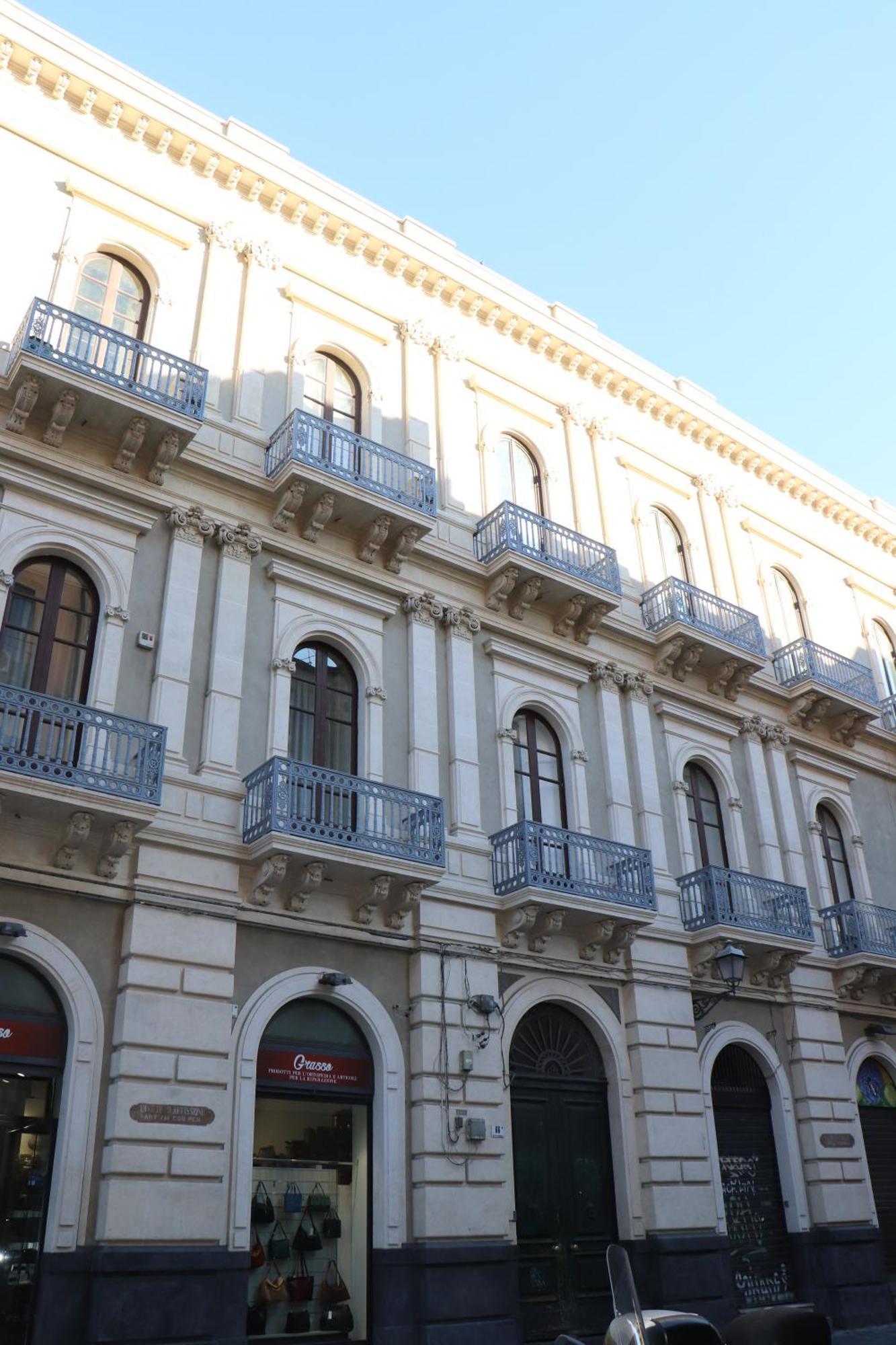 Domus Iole Appartamento Nel Centro Storico Catania Luaran gambar